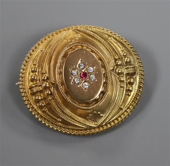 A late Victorian 9ct gold Etruscan style oval brooch, 39mm.